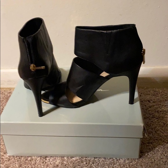 Heels - Picture 3 of 3